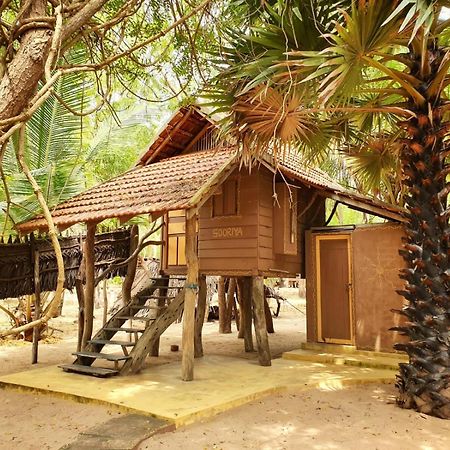 Light House Beach Hut Komari Екстер'єр фото