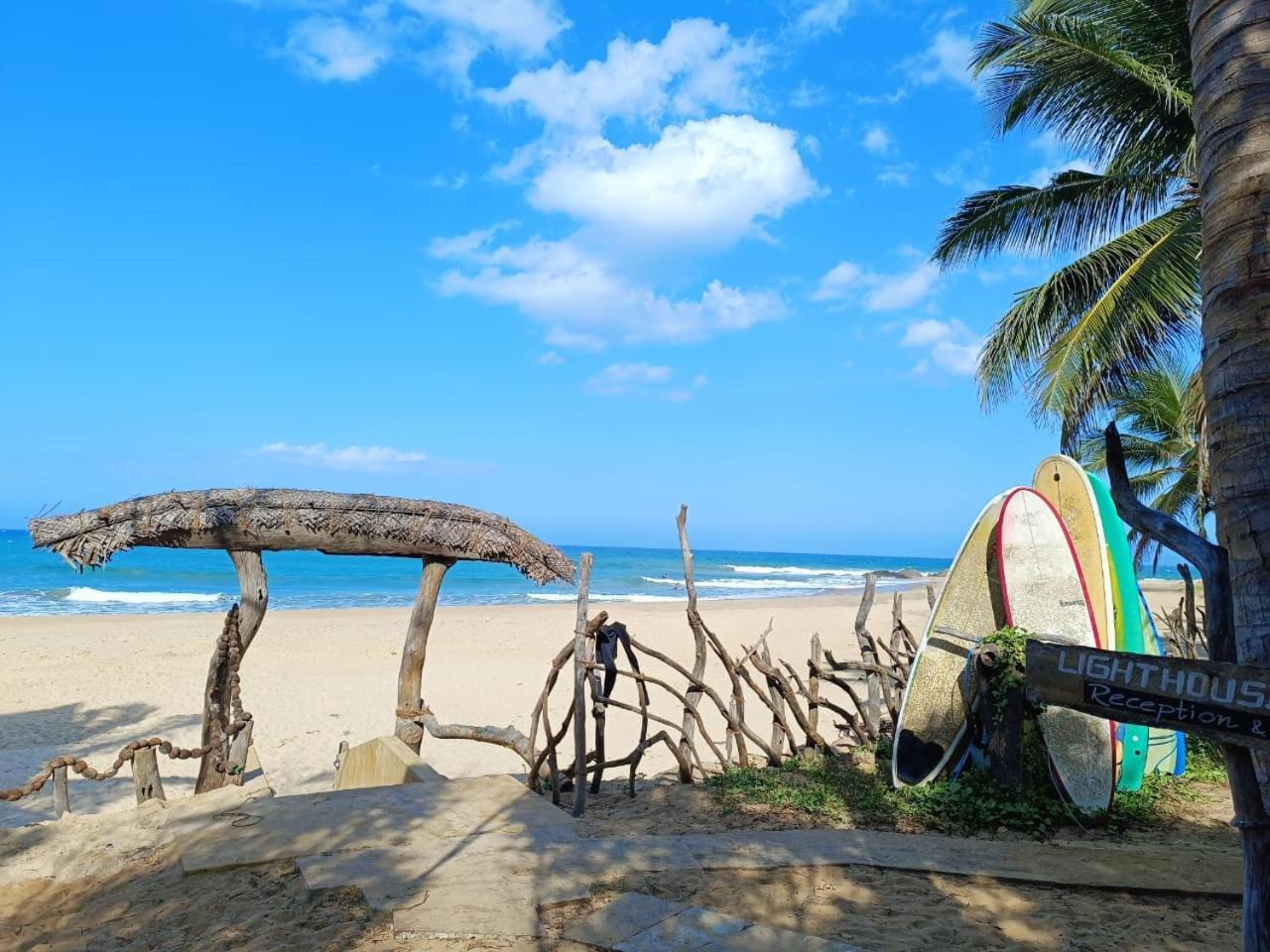 Light House Beach Hut Komari Екстер'єр фото