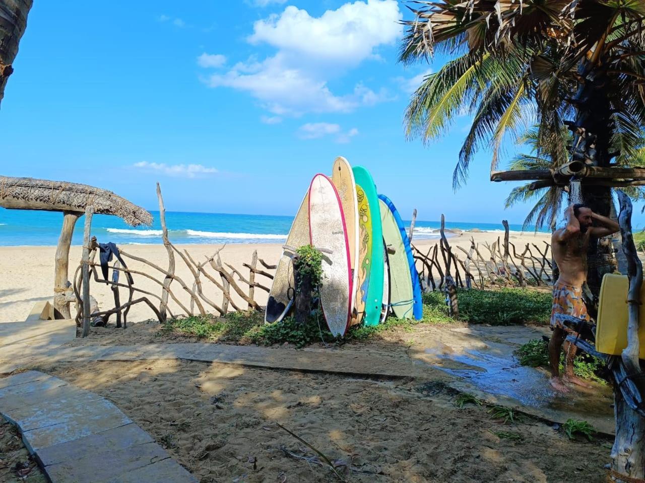 Light House Beach Hut Komari Екстер'єр фото