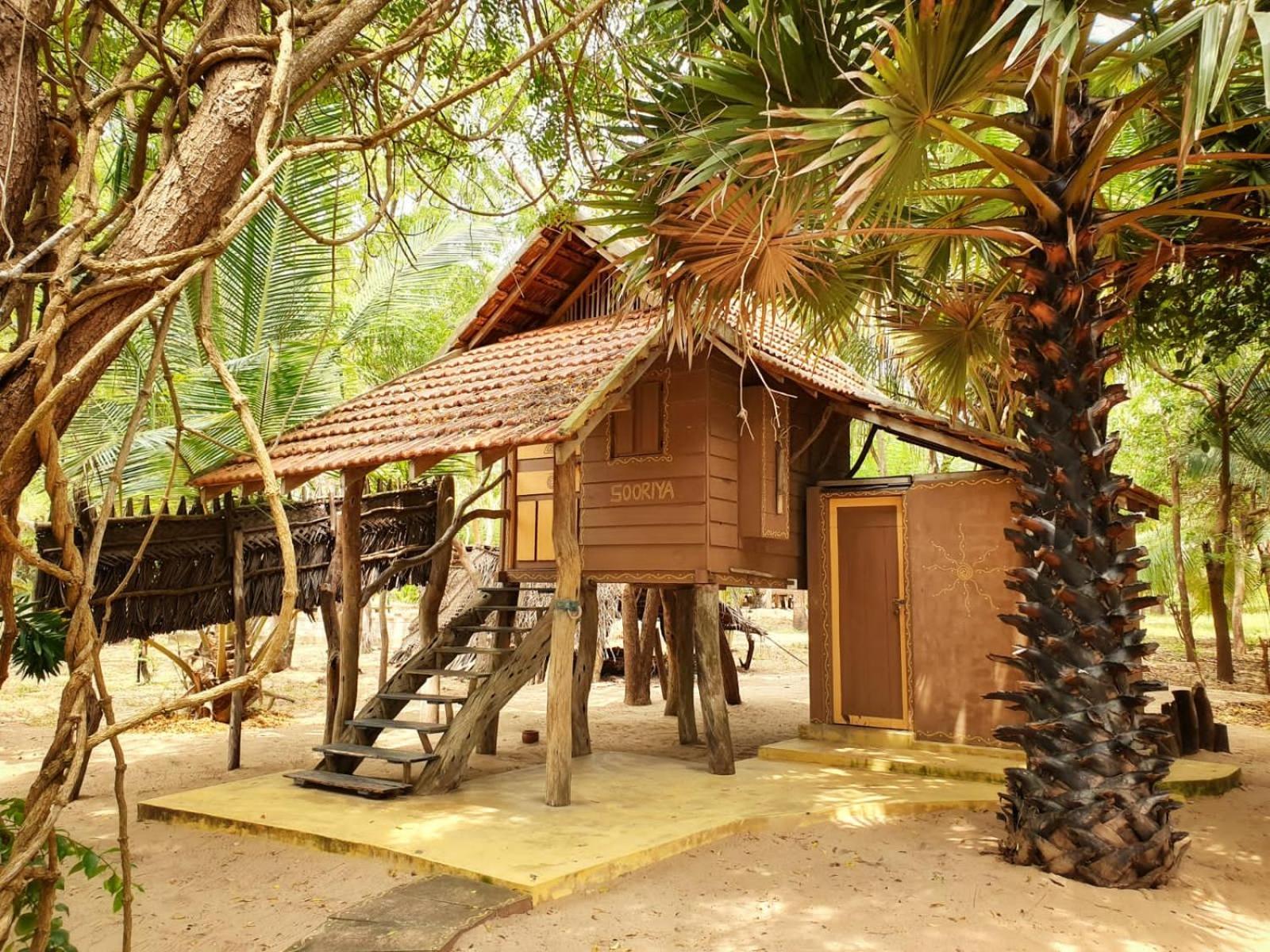 Light House Beach Hut Komari Екстер'єр фото