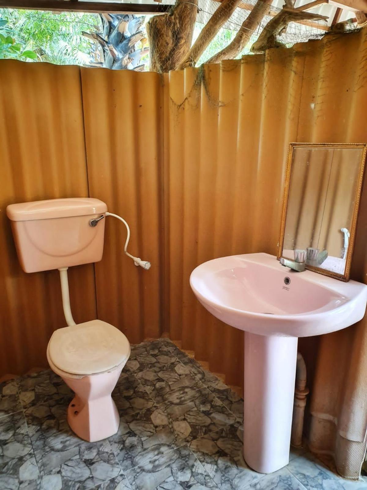Light House Beach Hut Komari Екстер'єр фото