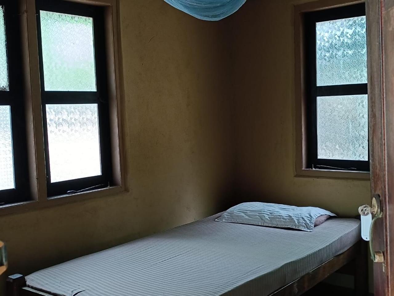 Light House Beach Hut Komari Екстер'єр фото