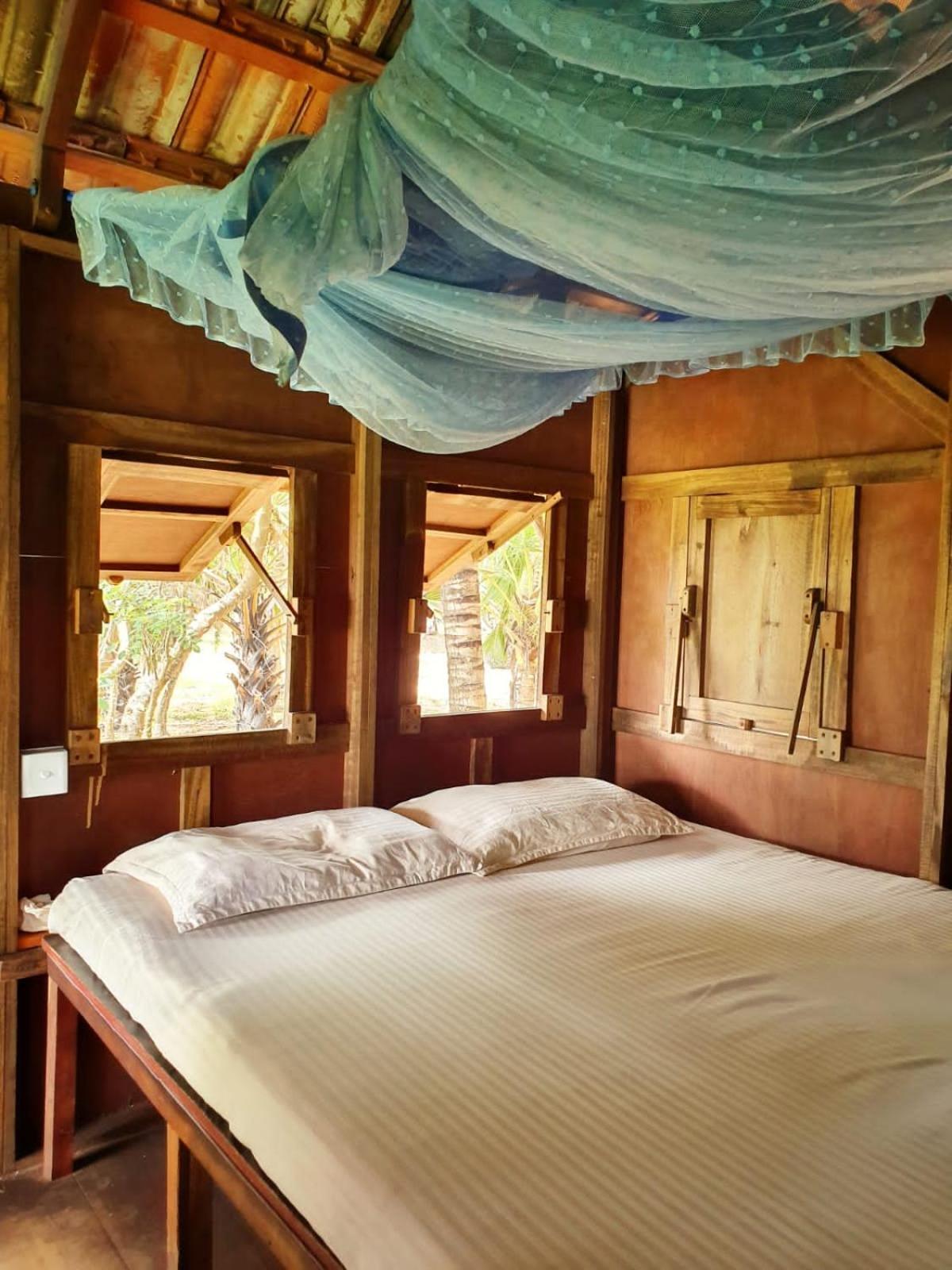 Light House Beach Hut Komari Екстер'єр фото