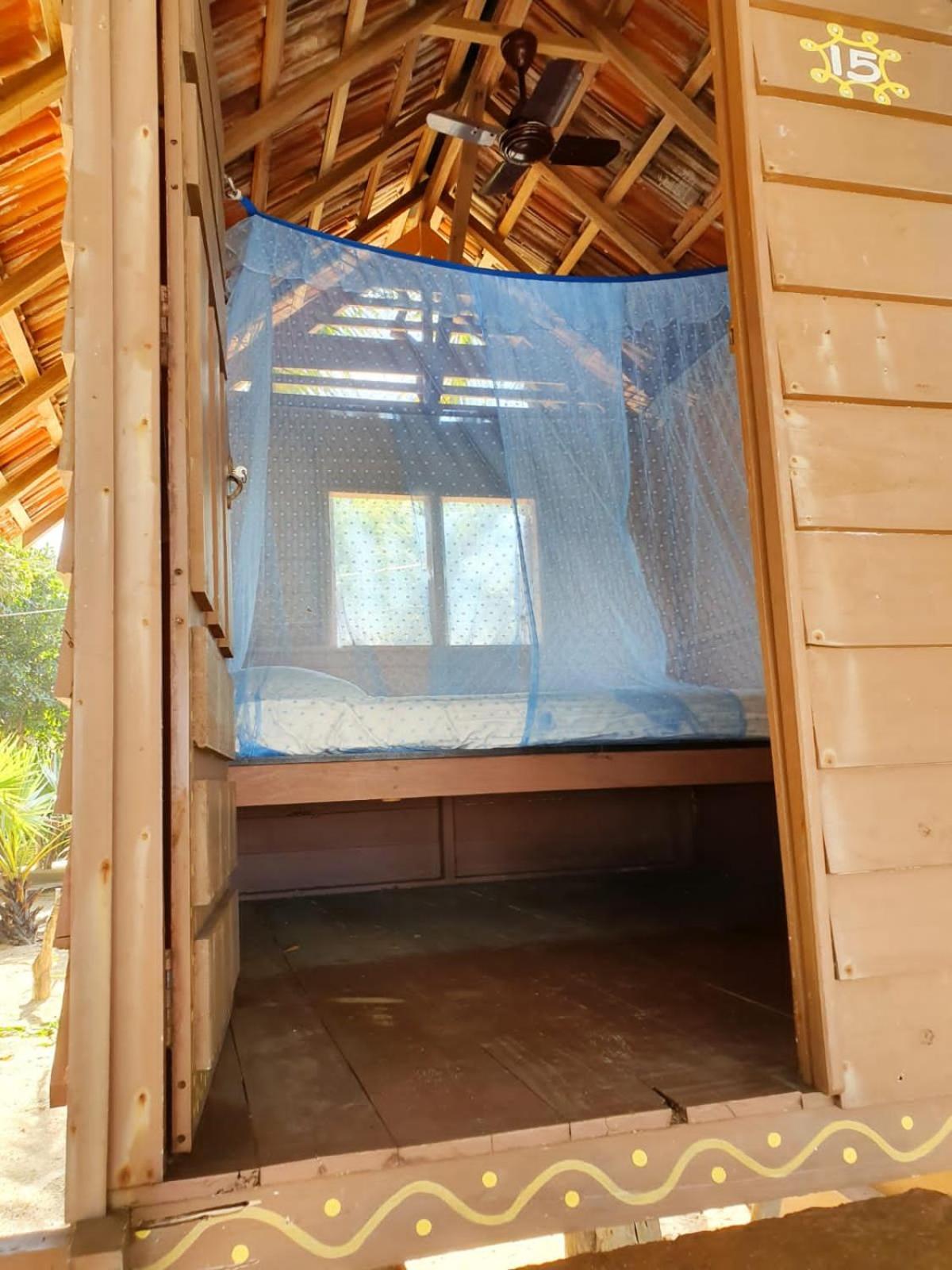 Light House Beach Hut Komari Екстер'єр фото