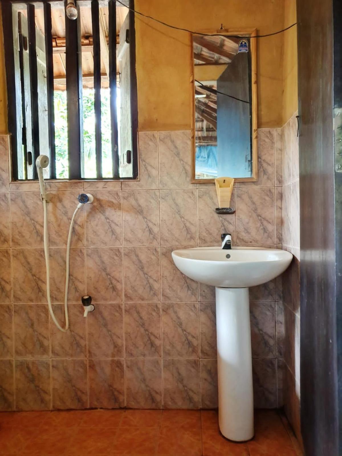 Light House Beach Hut Komari Екстер'єр фото