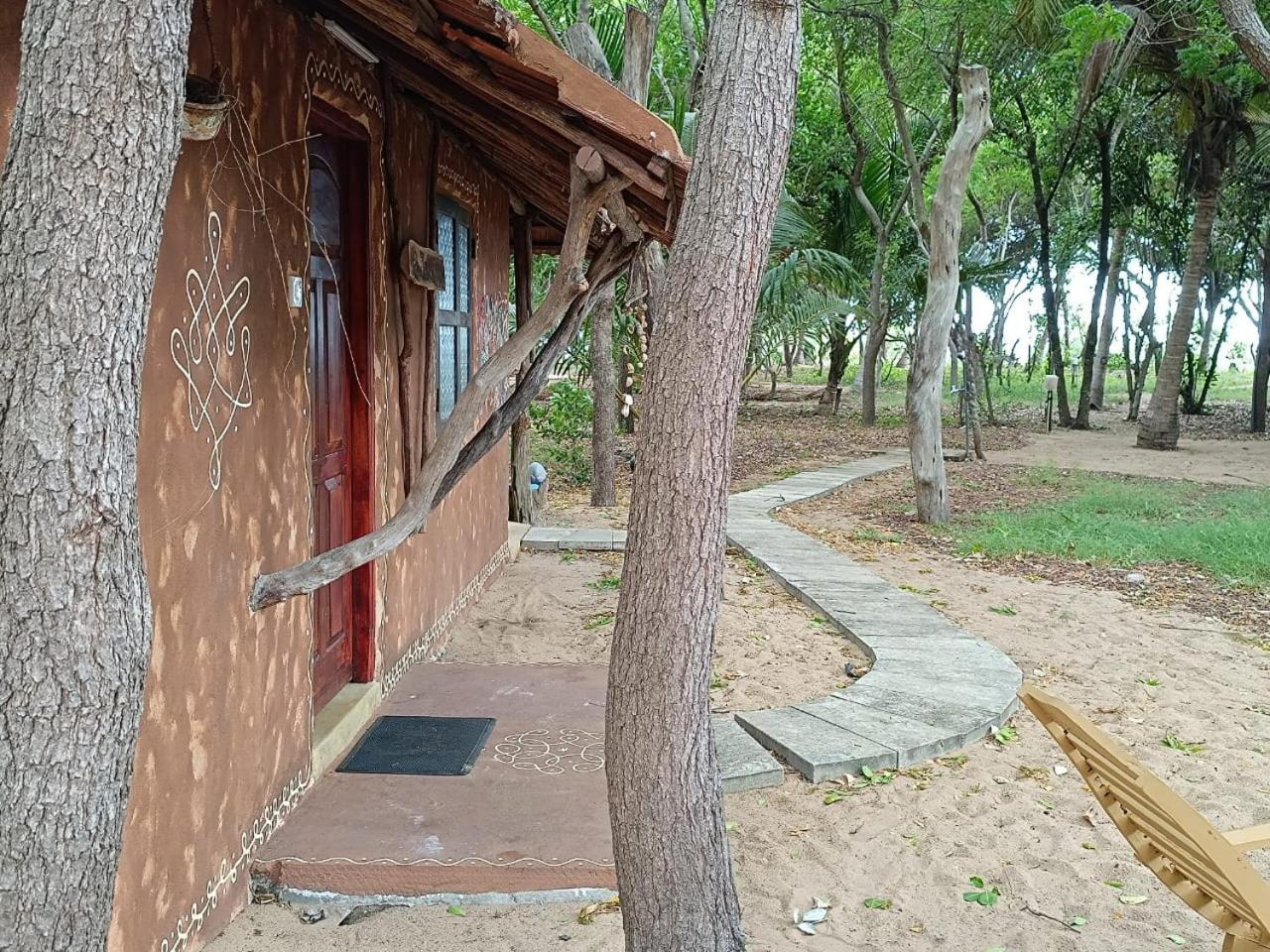 Light House Beach Hut Komari Екстер'єр фото
