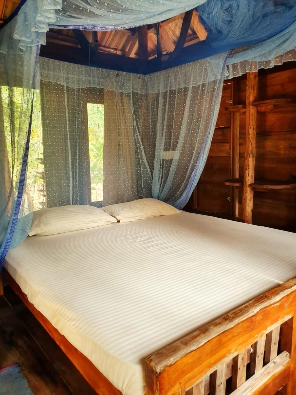 Light House Beach Hut Komari Екстер'єр фото