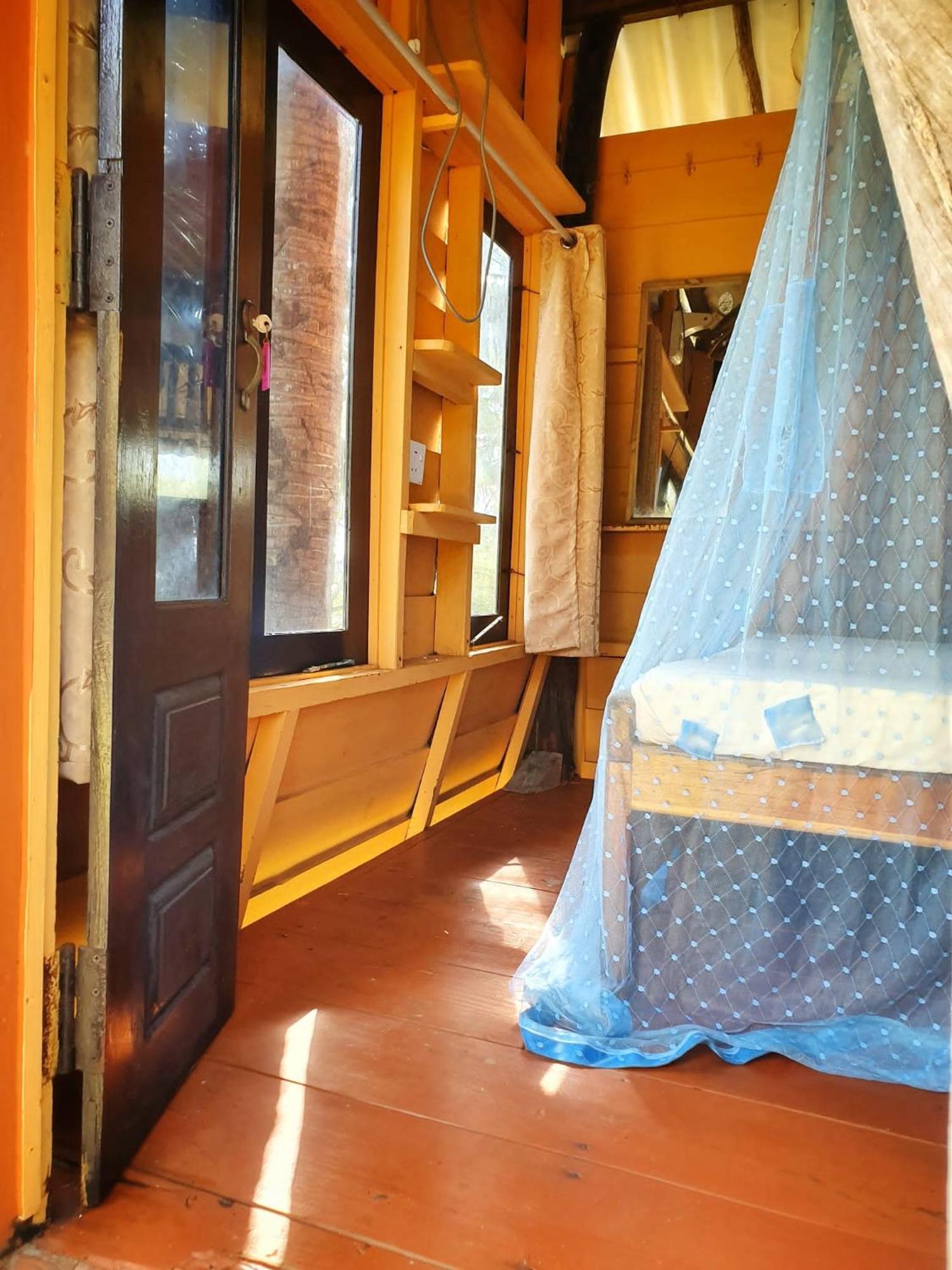 Light House Beach Hut Komari Екстер'єр фото