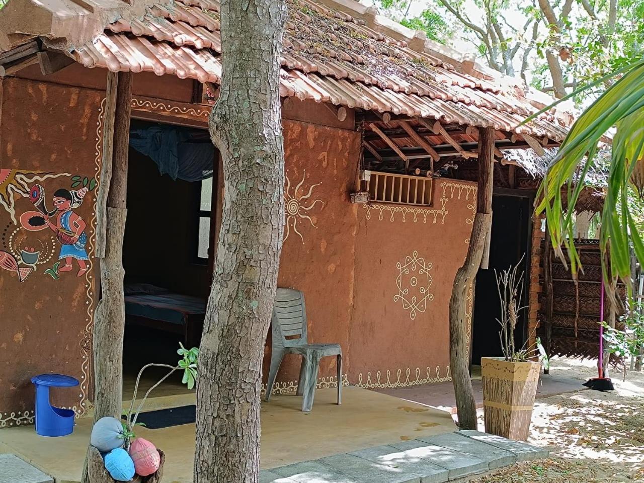 Light House Beach Hut Komari Екстер'єр фото