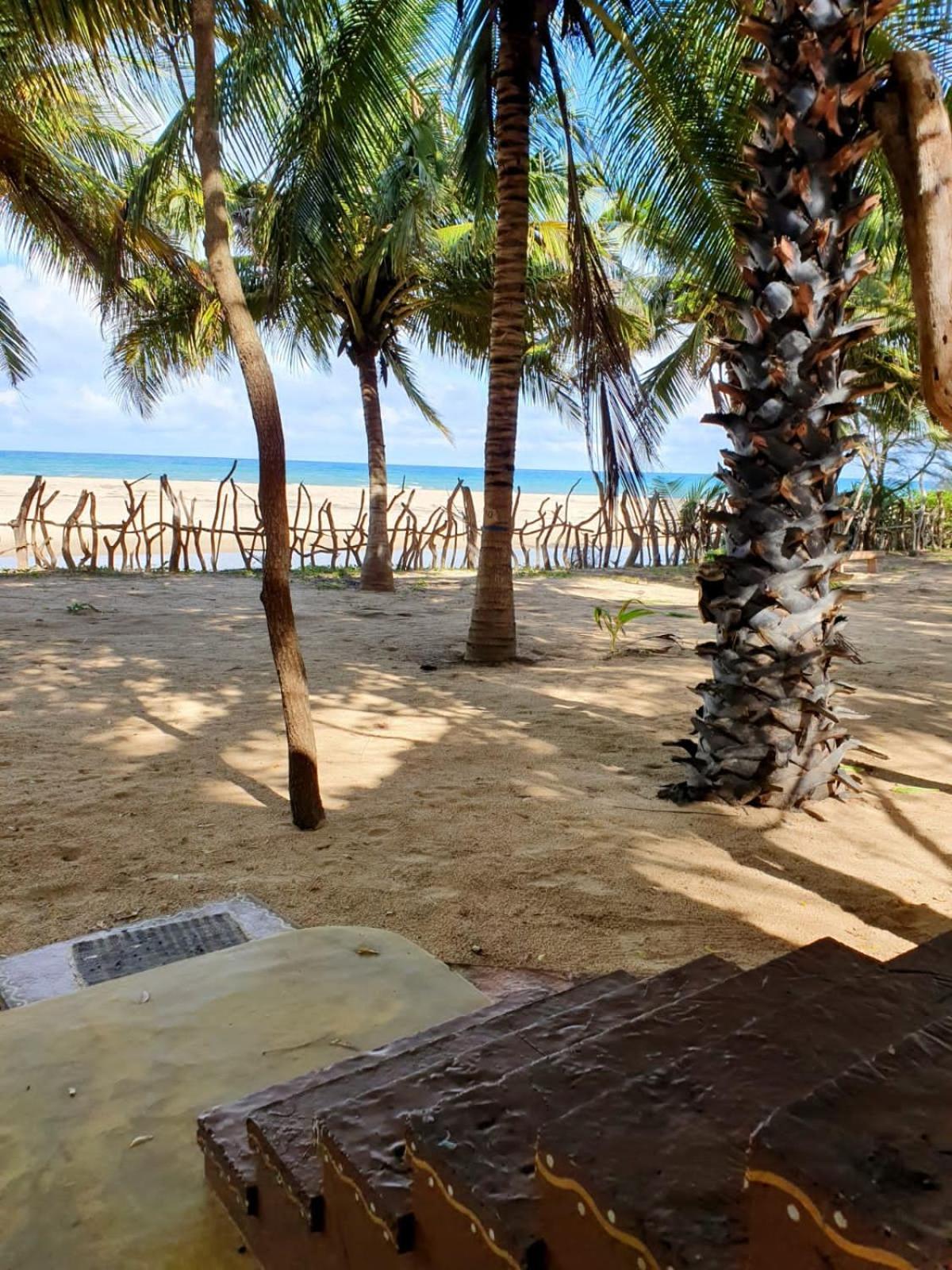 Light House Beach Hut Komari Екстер'єр фото