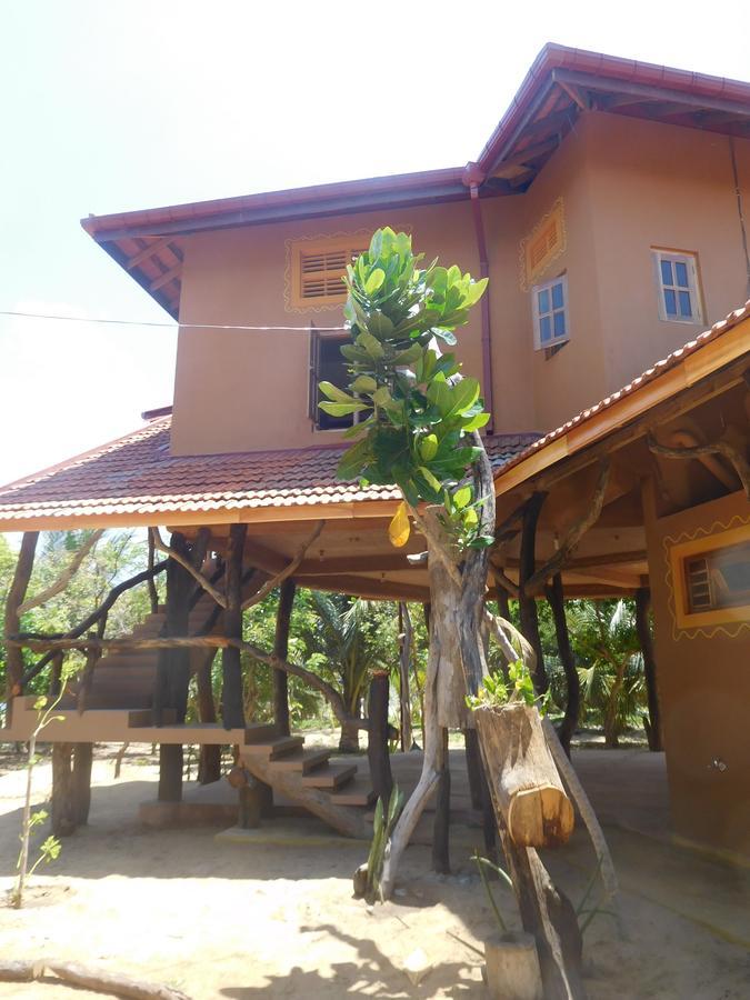 Light House Beach Hut Komari Екстер'єр фото