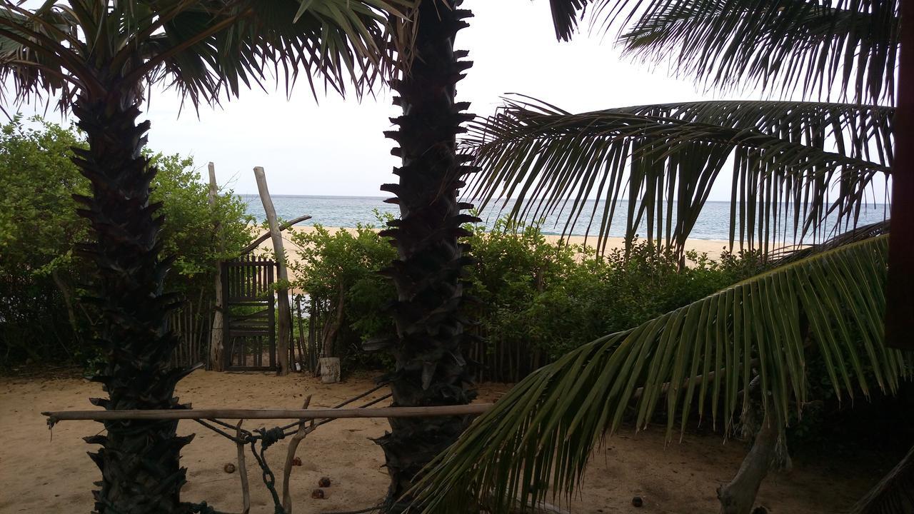 Light House Beach Hut Komari Екстер'єр фото