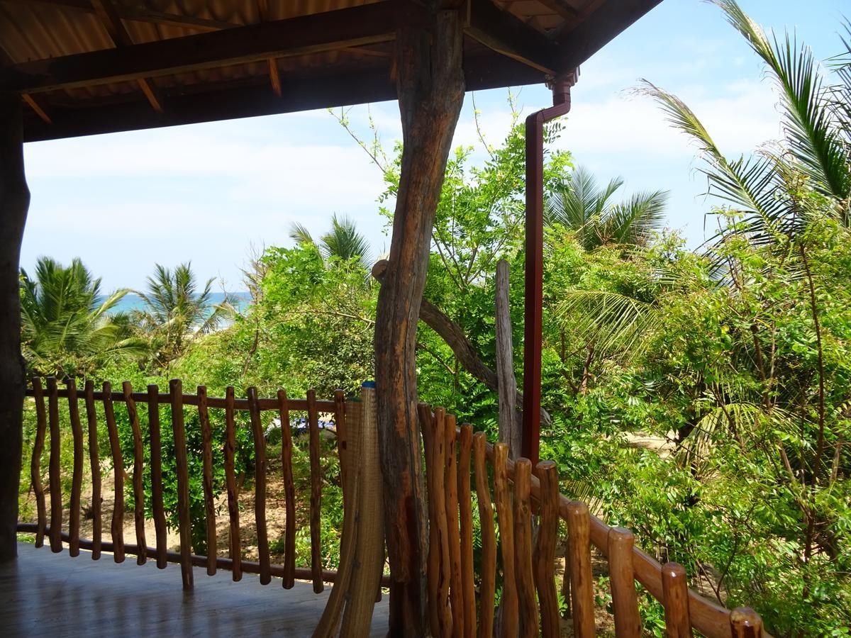 Light House Beach Hut Komari Екстер'єр фото