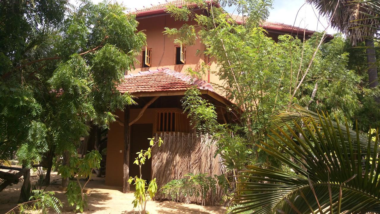 Light House Beach Hut Komari Екстер'єр фото