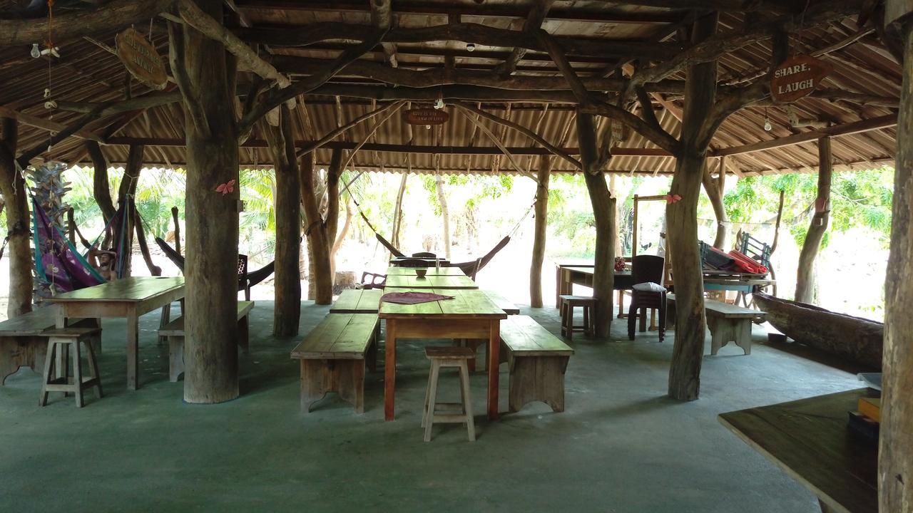 Light House Beach Hut Komari Екстер'єр фото