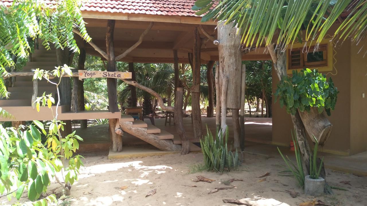 Light House Beach Hut Komari Екстер'єр фото