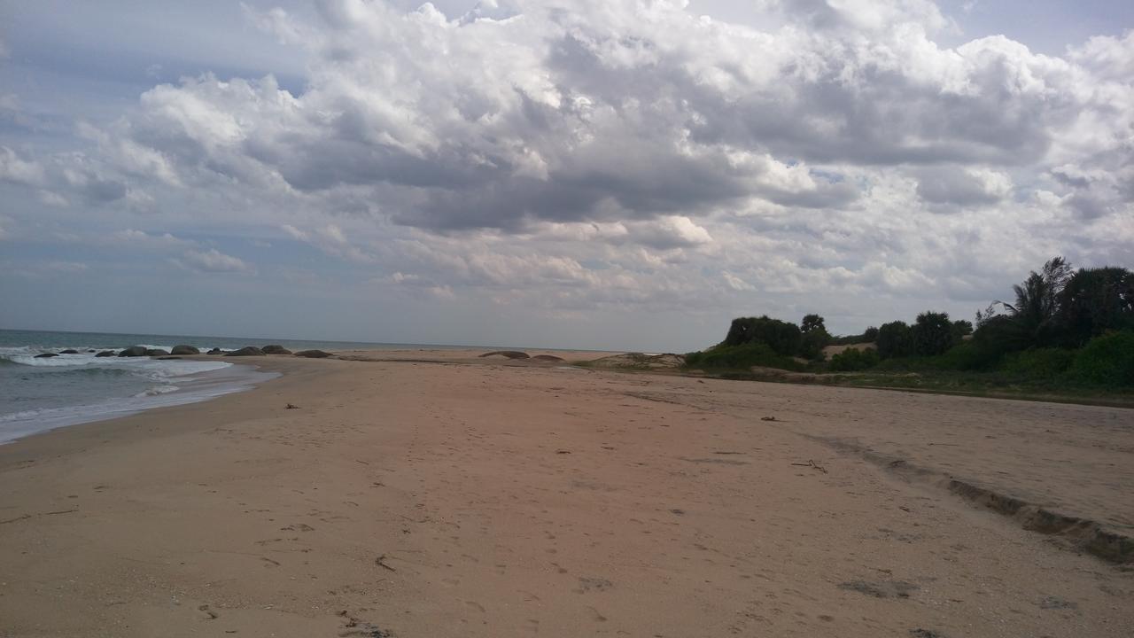 Light House Beach Hut Komari Екстер'єр фото