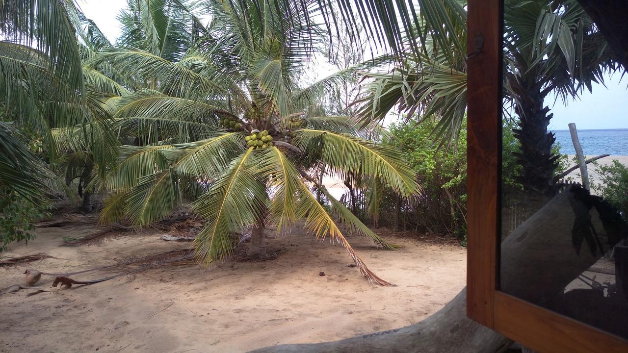 Light House Beach Hut Komari Екстер'єр фото