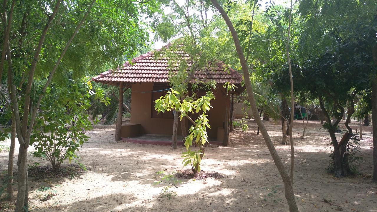 Light House Beach Hut Komari Екстер'єр фото