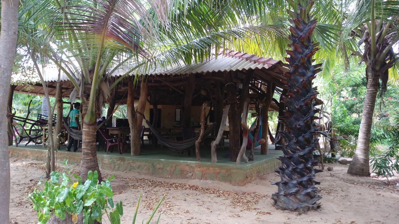 Light House Beach Hut Komari Екстер'єр фото