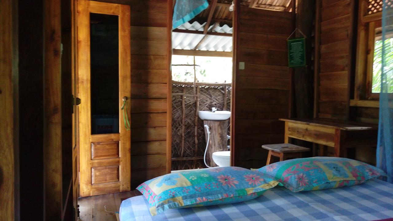 Light House Beach Hut Komari Екстер'єр фото