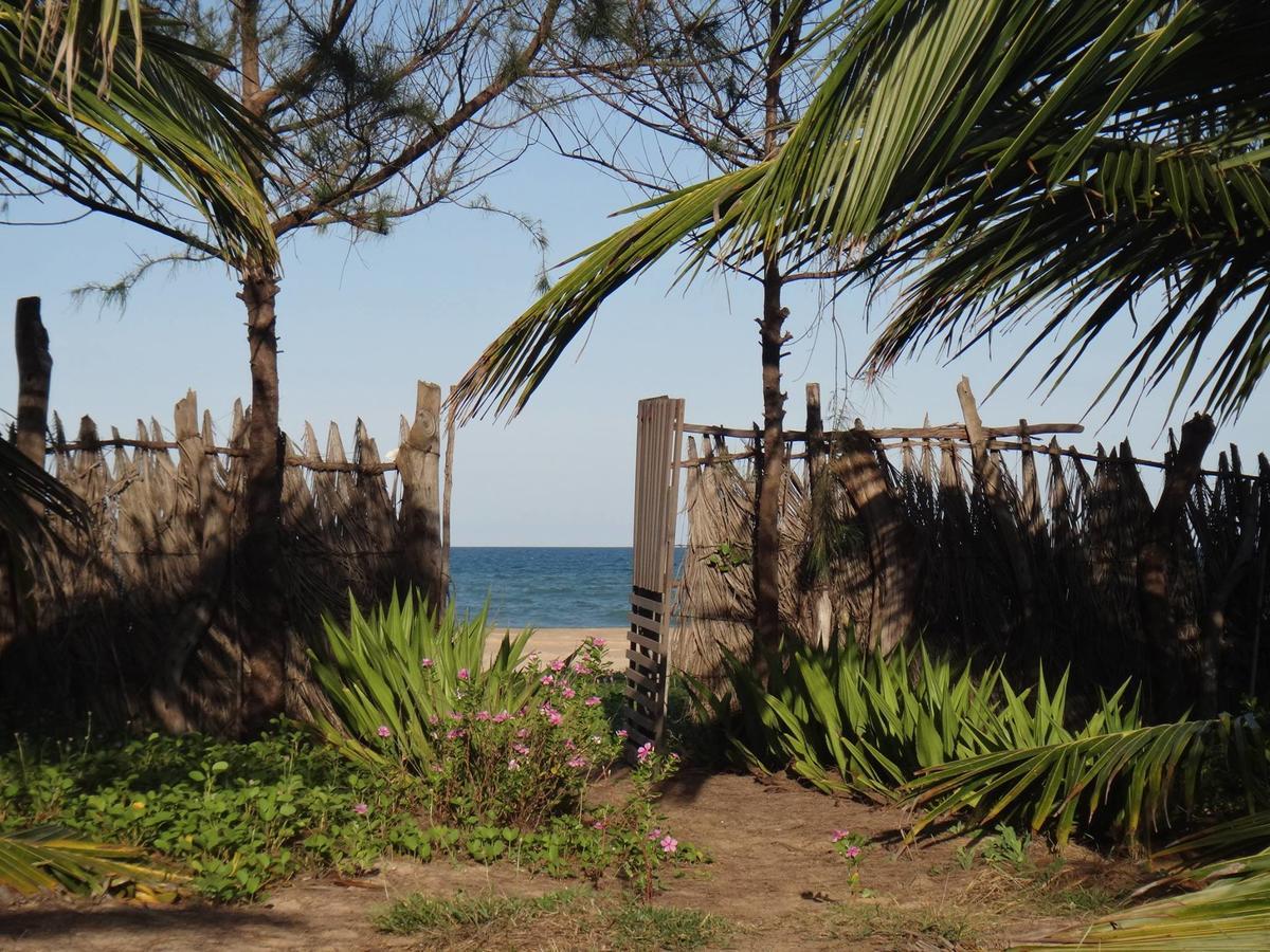 Light House Beach Hut Komari Екстер'єр фото